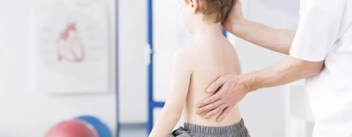 dor-nas-costas-em-criancas-not-ortopedia-NOT-Ortopedia-BH-1200x469-1